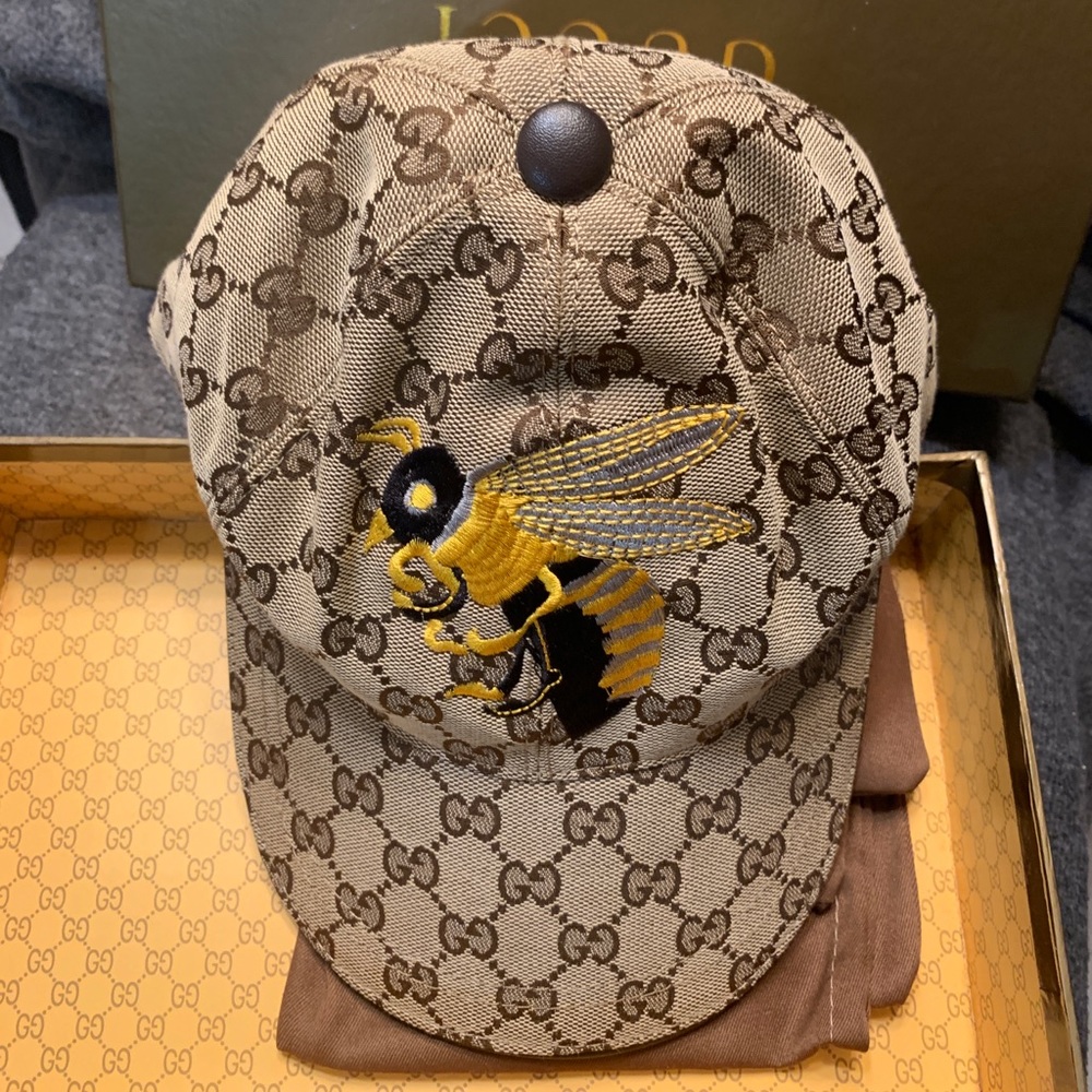 🔥 sale 9/10 condition medium Gucci strap back
